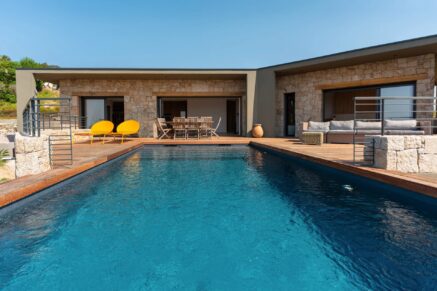 Ajaccio, Salario, Contemporary villa with panoramic sea views, high-end features, 4 suites, swimming pool, close to the beach