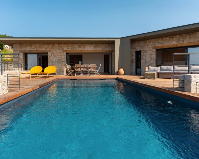 Ajaccio, Salario, Contemporary villa with panoramic sea views, high-end features, 4 suites, swimming pool, close to the beach