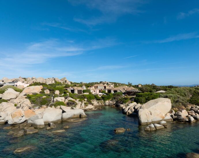 Ile de Cavallo – Propriété d&rsquo;exception – Pieds dans l&rsquo;eau – crique d&rsquo;accostage privée – jardin méditerranéen – 9 chambres