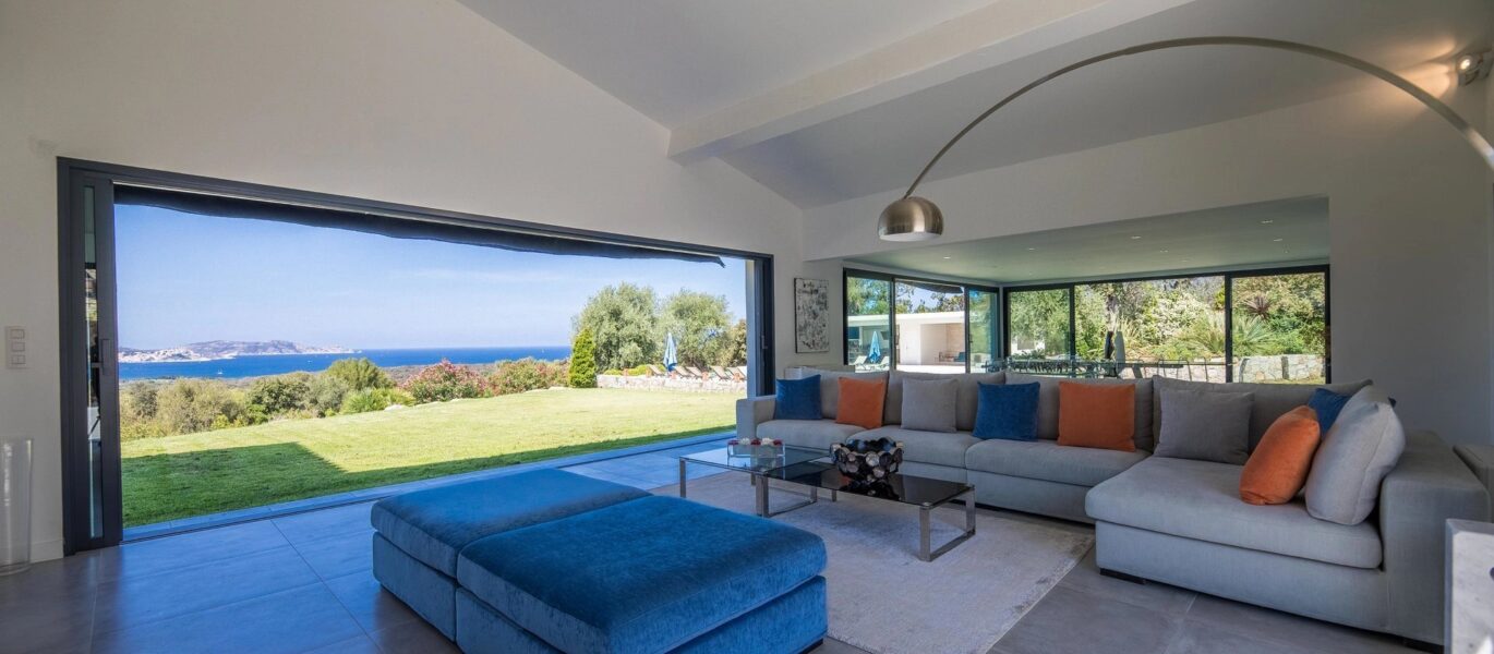 Lumio, Villa 6 chambres, vue mer panoramique, piscine à débordement, proche plage