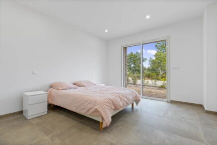Lecci-, Villa 4 chambres, de plain-pied, avec piscine, proche plage