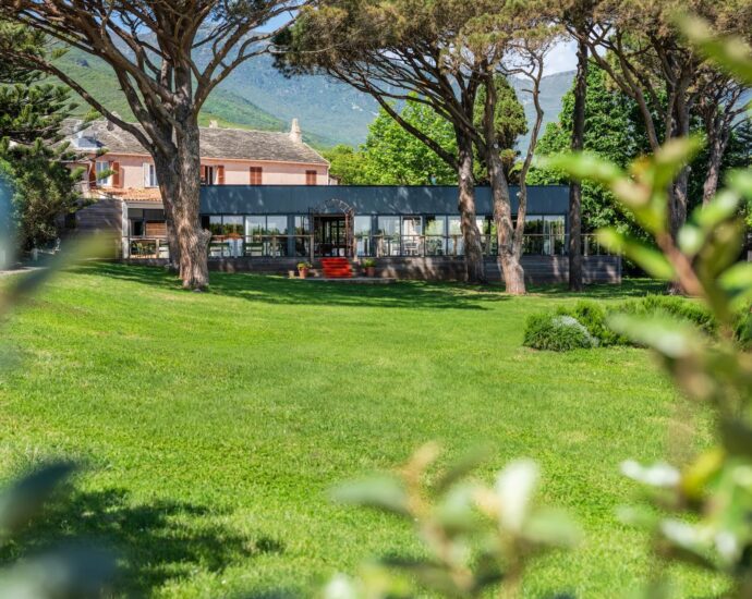 Cap Corse, Sisco, private waterfront estate, 4 units and direct access