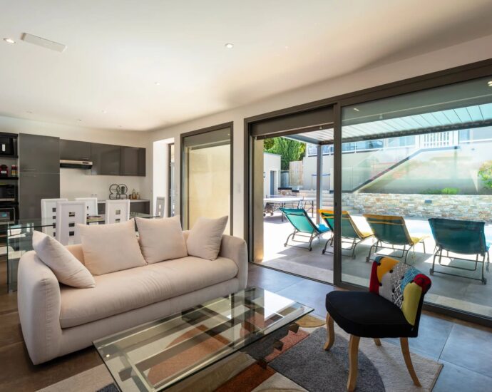 Biguglia, Villa d&rsquo;architecte, 6 chambres, annexe indépendante, vue mer, proche plage