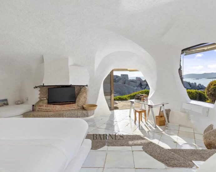 Ile de Cavallo – Propriété d&rsquo;exception – Pieds dans l&rsquo;eau – crique d&rsquo;accostage privée – jardin méditerranéen – 9 chambres