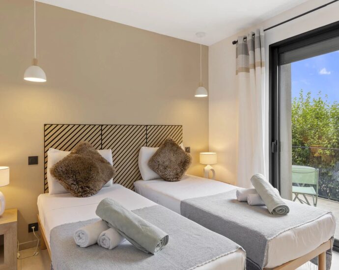 Sainte lucie de Porto Vecchio – Architect-Designed Villa – 4 Bedrooms – Swimming Pool – Mountain Views – Sea Glimpse