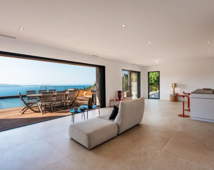 Ajaccio, Salario, Contemporary villa with panoramic sea views, high-end features, 4 suites, swimming pool, close to the beach