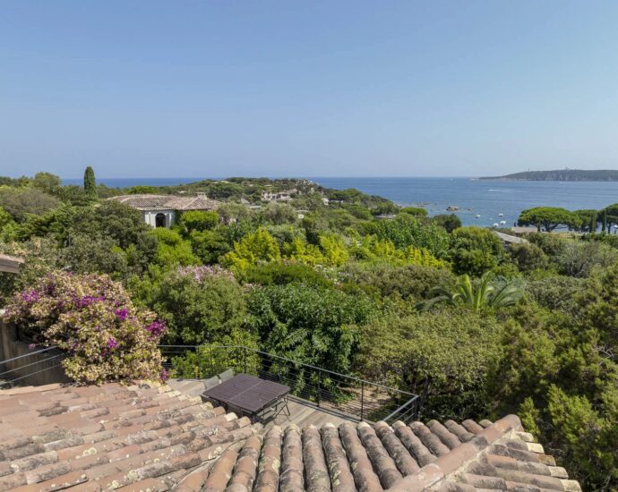 Exclusivité, Domaine de Cala Rossa, villa à rénover avec vue sur la mer, plage à pied