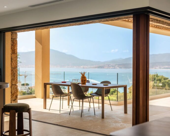 Rive-Sud d&rsquo;Ajaccio, Porticcio, villa vue mer, 4 Chambres, piscine, proche plage