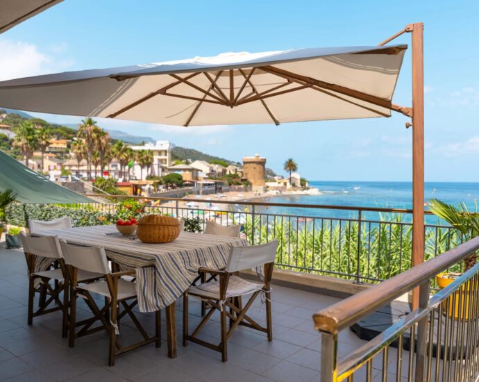 Cap Corse, San-Martino-di-Lota, Appartement Duplex,  4 chambres, résidence pied dans l’eau, vue mer panoramique, plage à pied