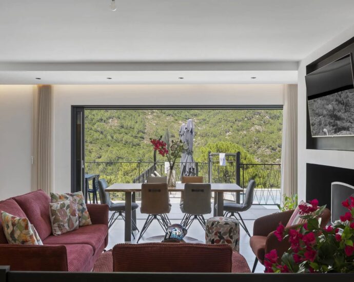 Sainte lucie de Porto Vecchio – Architect-Designed Villa – 4 Bedrooms – Swimming Pool – Mountain Views – Sea Glimpse
