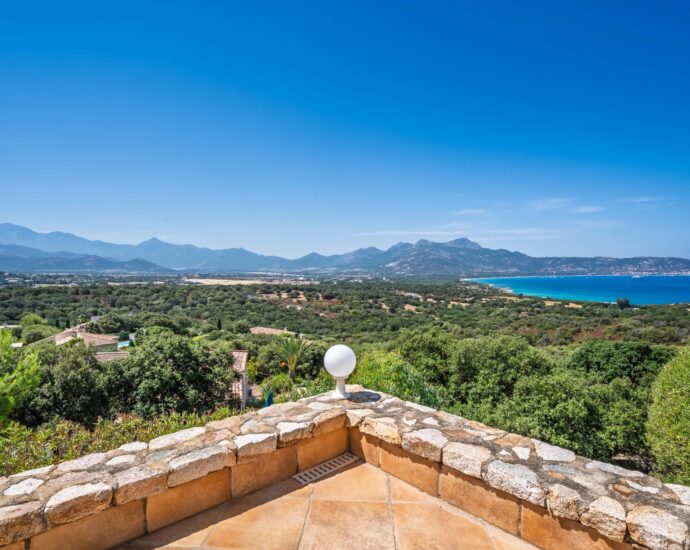 Lumio, Villa 4 chambres, piscine, vue panoramique mer et montagnes, plage à pied