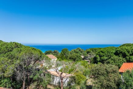 Balagne, L’Île-Rousse, Building plot with sea view, walking distance to the beach
