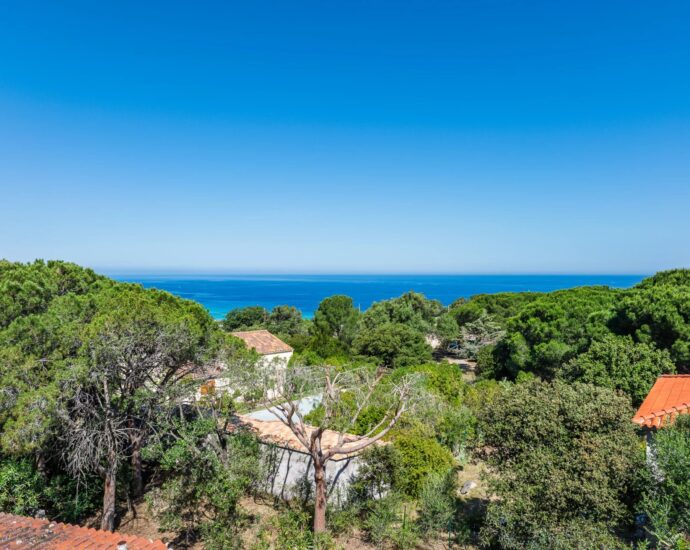Balagne, L’Île-Rousse, Building plot with sea view, walking distance to the beach