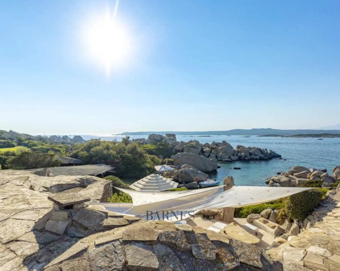 Ile de Cavallo – Propriété d&rsquo;exception – Pieds dans l&rsquo;eau – crique d&rsquo;accostage privée – jardin méditerranéen – 9 chambres