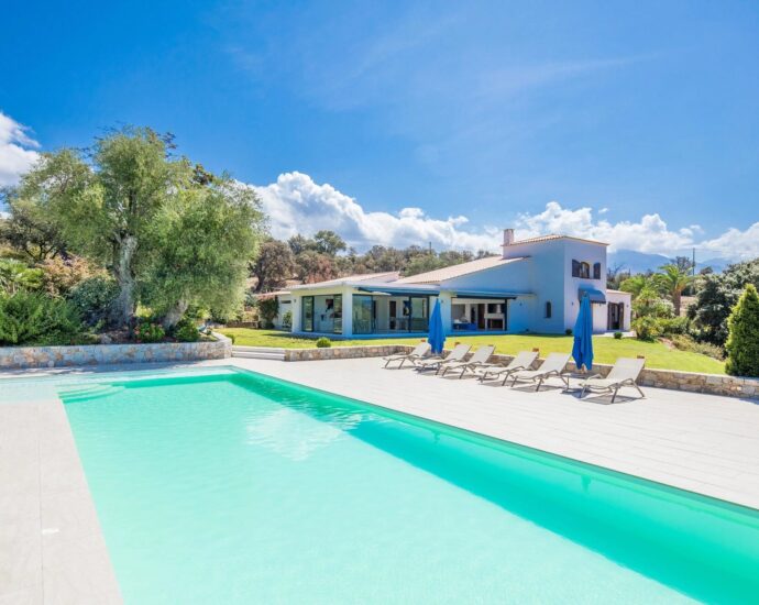 Lumio, 6 bedroom villa, panoramic sea view, infinity pool, near beach