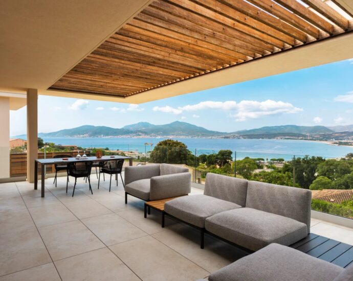 Rive Sud d&rsquo;Ajaccio, Porticcio, Villa neuve vue mer, 4 chambres, piscine, proche plage