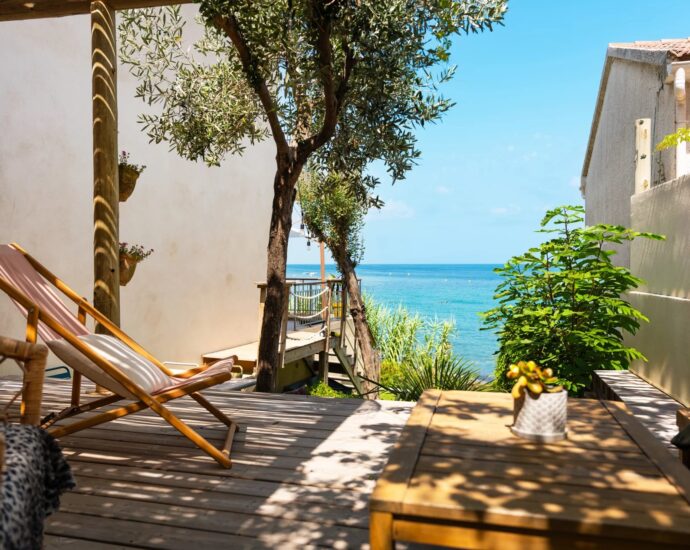Cap Corse, San-Martino-di-Lota, Appartement Duplex,  4 chambres, résidence pied dans l’eau, vue mer panoramique, plage à pied