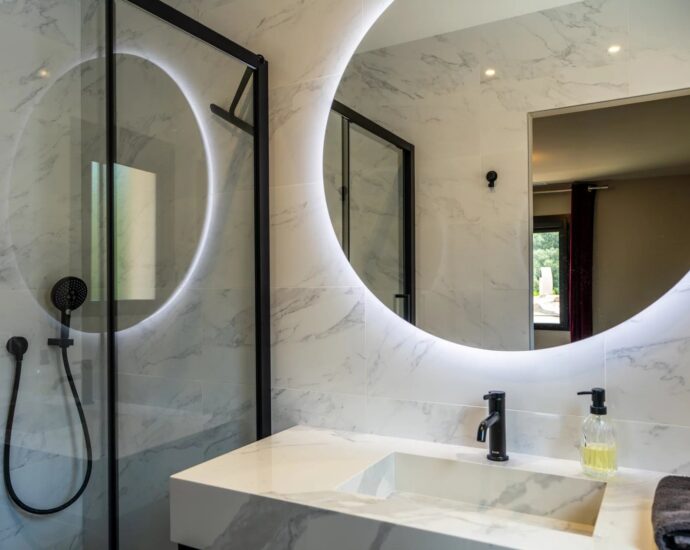 Porto-Vecchio, penthouse contemporain vue mer, 3 chambres, terrasses, garage, proche plage