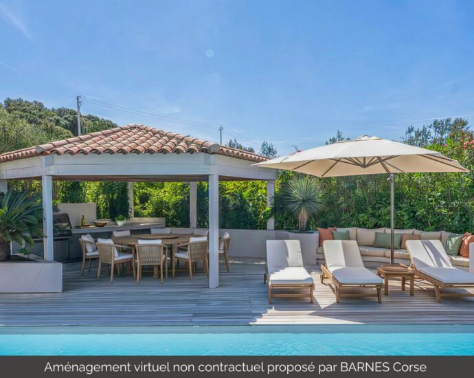 Lecci, Villa avec piscine,  5 chambres, environnement calme, proche plage et commodités