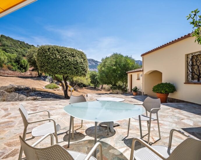 Lumio, Villa 4 chambres, piscine, vue panoramique mer et montagnes, plage à pied