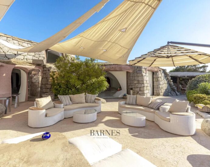 Ile de Cavallo – Propriété d&rsquo;exception – Pieds dans l&rsquo;eau – crique d&rsquo;accostage privée – jardin méditerranéen – 9 chambres