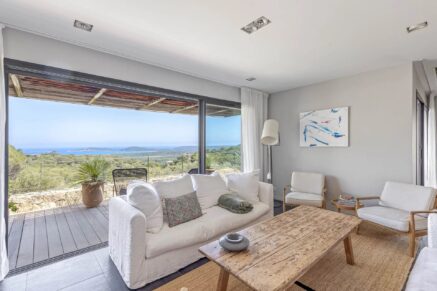Pinarello, architect-designed villa, 5 bedrooms, sea view, pool, private estate, near beach