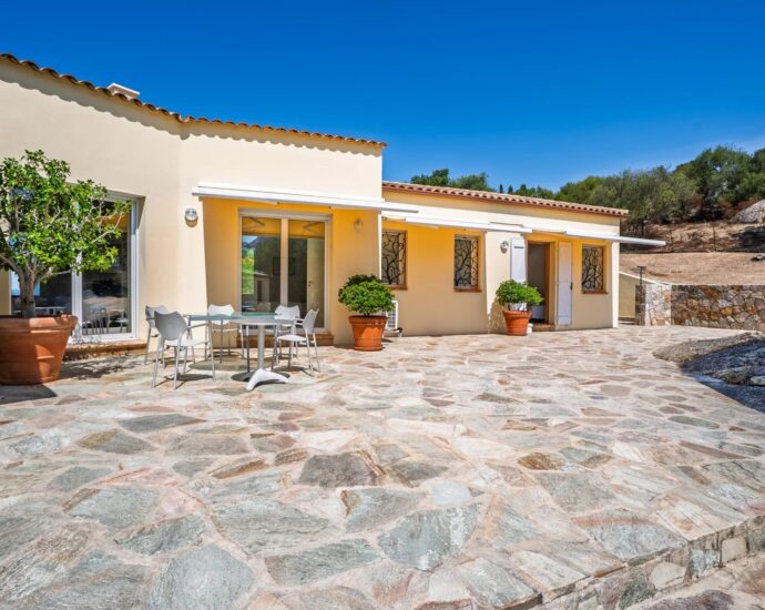 Lumio, Villa 4 chambres, piscine, vue panoramique mer et montagnes, plage à pied