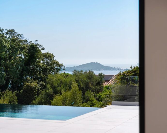 Rive Sud d’Ajaccio, Porticcio, Villa contemporaine avec vue mer, 4 chambre, piscine à débordement, proche plage