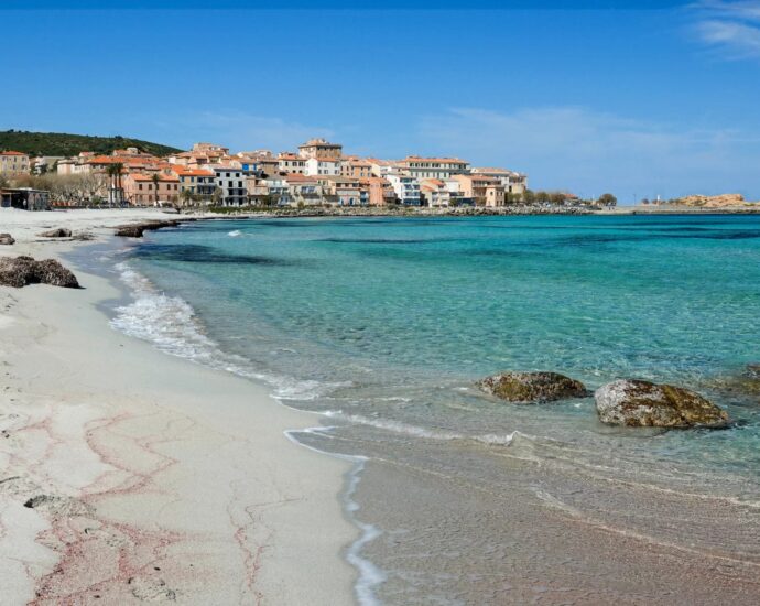 Balagne, L’Île-Rousse, Building plot with sea view, walking distance to the beach