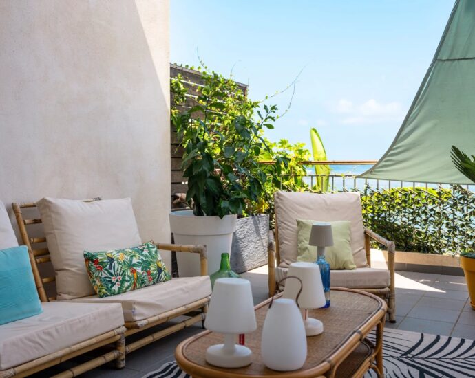 Cap Corse, San-Martino-di-Lota, Appartement Duplex,  4 chambres, résidence pied dans l’eau, vue mer panoramique, plage à pied