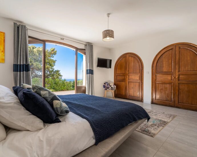 Lumio, 6 bedroom villa, panoramic sea view, infinity pool, near beach