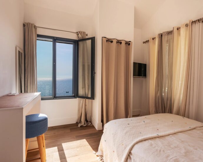 Cap Corse, Erbalunga, waterfront villa with private cove, direct sea access,7 Bedrooms, infinity Pool