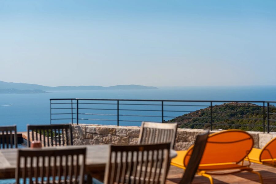 Ajaccio, Salario, Contemporary villa with panoramic sea views, high-end features, 4 suites, swimming pool, close to the beach