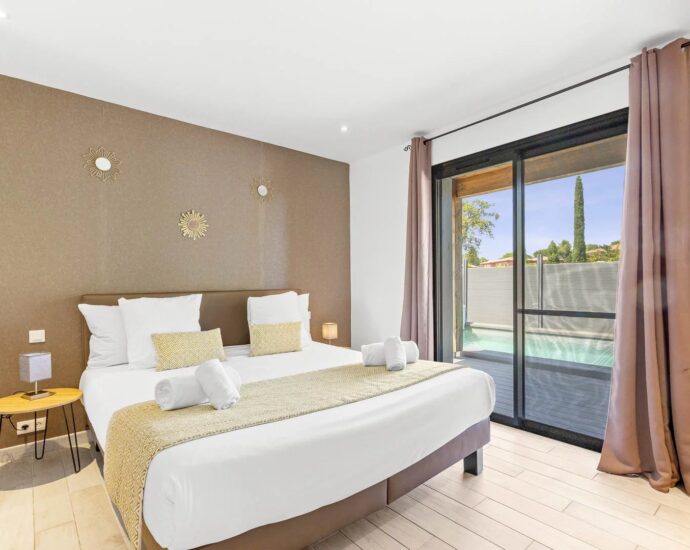 Cala Rossa, holyday residence, 5 Villas, near the beach