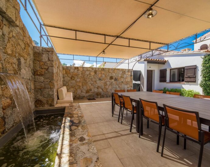 Lumio, 6 bedroom villa, panoramic sea view, infinity pool, near beach
