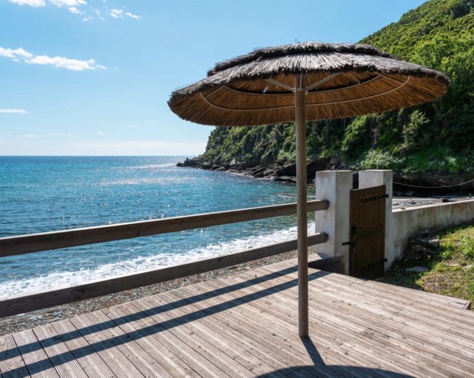 Cap Corse, Sisco, private waterfront estate, 4 units and direct access