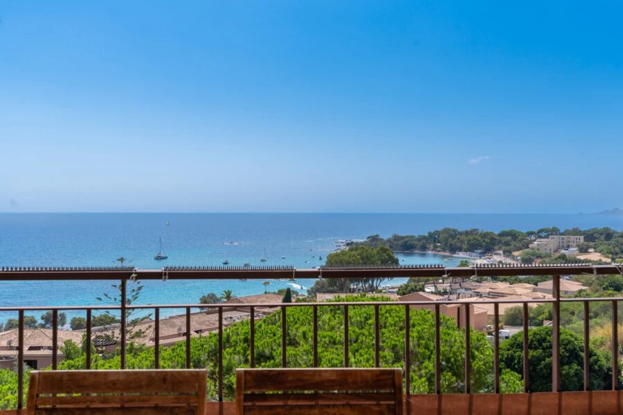 Exclusivité, Ajaccio, Route des Sanguinaires, Appartement vue mer panoramique, terrasse, une chambre, plage à pied