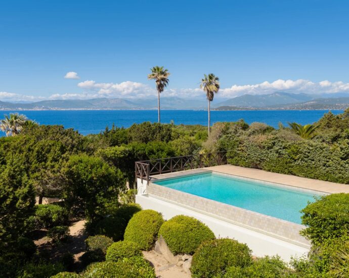 Coti-Chiavari, Villa 6 chambres, piscine, vue mer, plage à pied