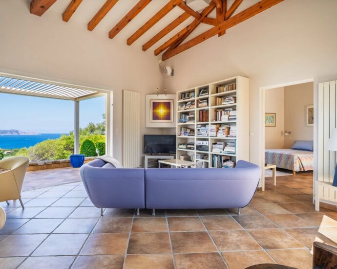 Lumio, Villa 4 chambres, piscine, vue panoramique mer et montagnes, plage à pied