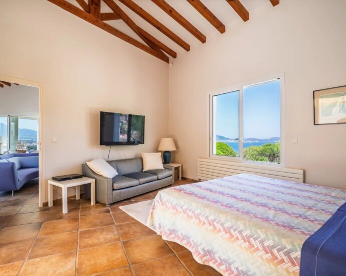 Lumio, Villa 4 chambres, piscine, vue panoramique mer et montagnes, plage à pied