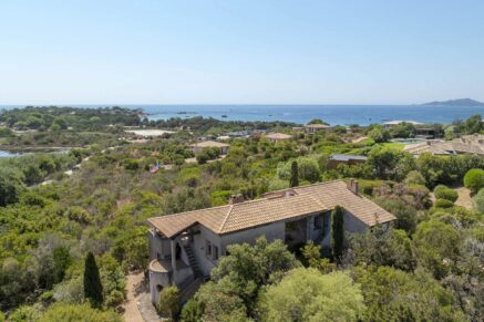 Porto-Vecchio, Palombaggia, Ensemble de deux villas à rénover, vue mer, plage à pied
