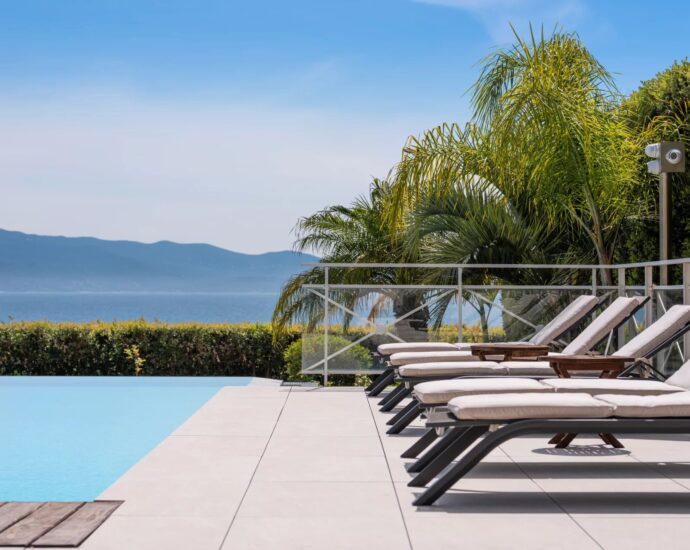Ajaccio, Route des Sanguinaires, Villa vue mer panoramique, 5 chambres, piscine, plage à pied