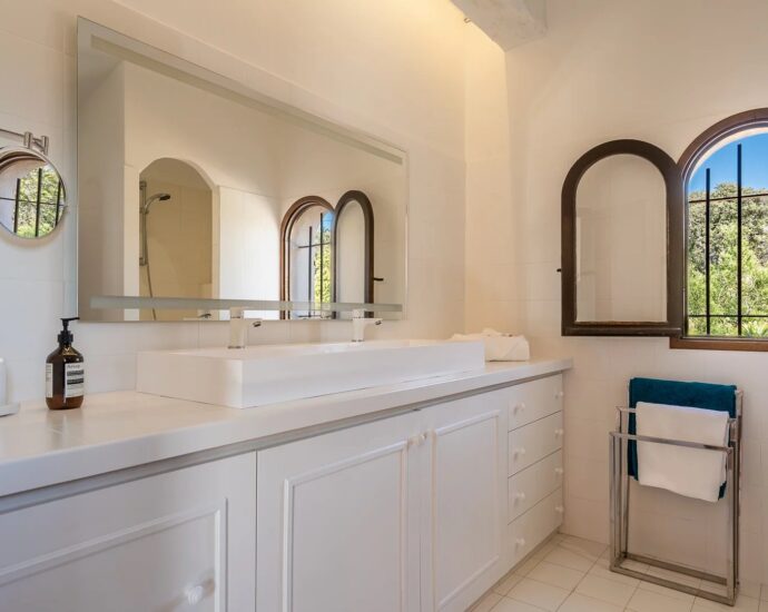 Lumio, 6 bedroom villa, panoramic sea view, infinity pool, near beach