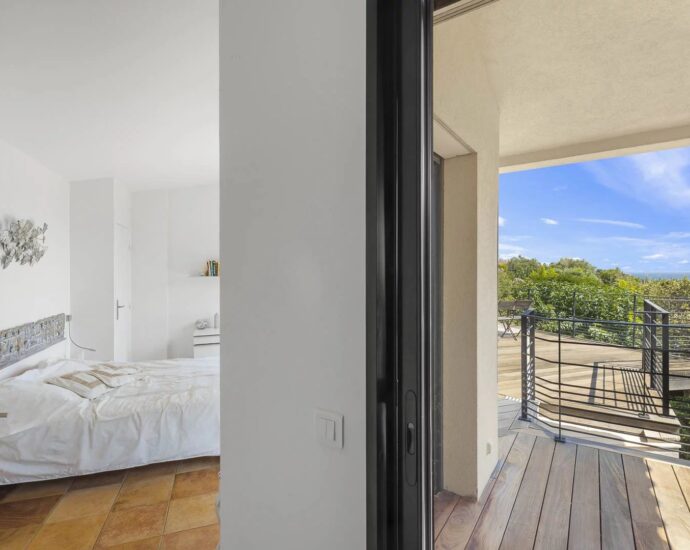 Exclusivité, Domaine de Cala Rossa, villa à rénover avec vue sur la mer, plage à pied