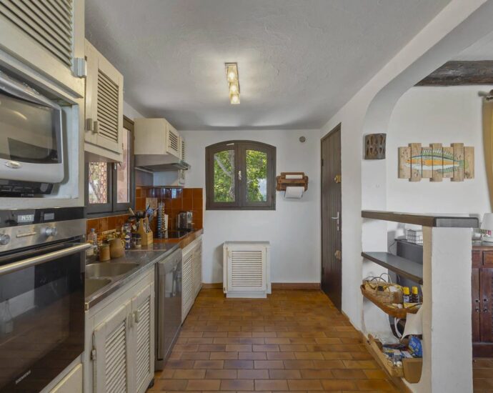 Exclusivité, Domaine de Cala Rossa, villa à rénover avec vue sur la mer, plage à pied