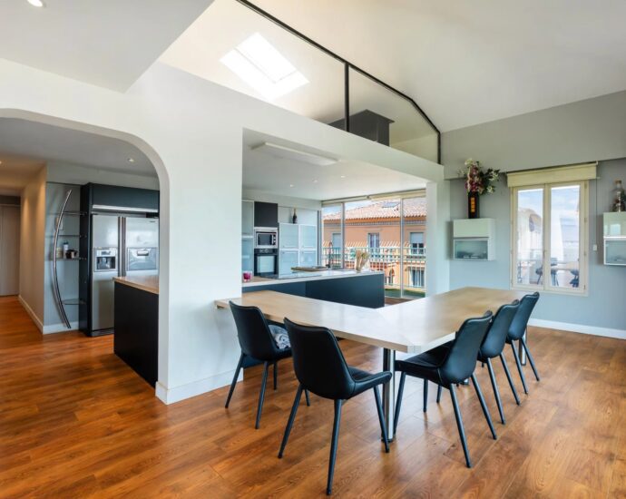 Exclusivité, Penthouse en duplex, 4 chambres, piscine, vue mer, proche plage