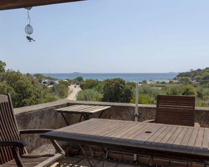 Porto-Vecchio, Palombaggia, Ensemble de deux villas à rénover, vue mer, plage à pied