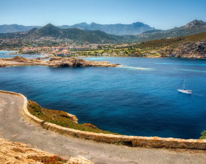 Balagne, L’Île-Rousse, Building plot with sea view, walking distance to the beach