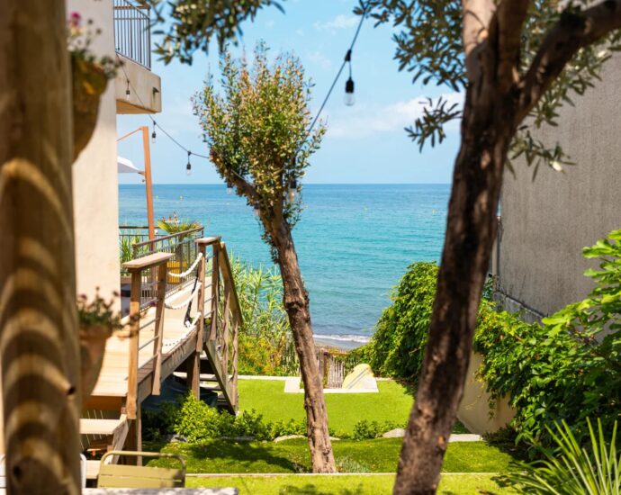 Cap Corse, San-Martino-di-Lota, Appartement Duplex,  4 chambres, résidence pied dans l’eau, vue mer panoramique, plage à pied