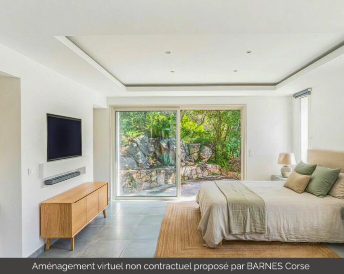 Lecci, Villa avec piscine,  5 chambres, environnement calme, proche plage et commodités